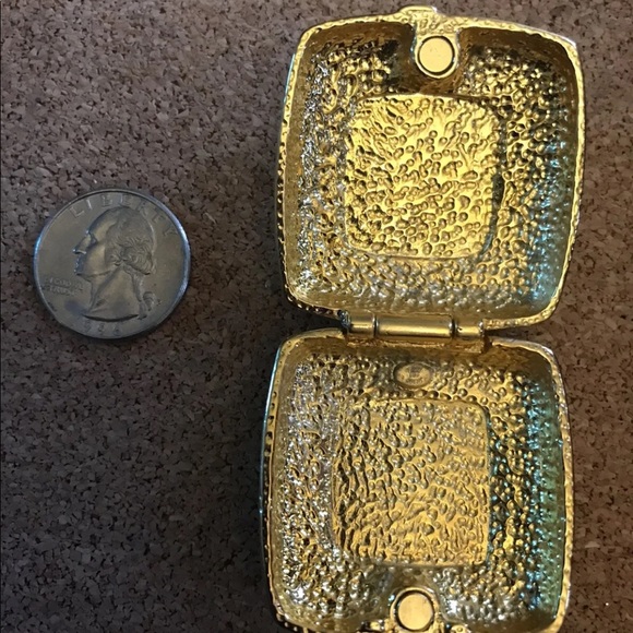 HEAVY SMALL PILL BOX VNTAGE -RED'GOLD-Bloomingdales - 1.5 X 1.5 INCHES- SQUARE - Picture 3 of 6